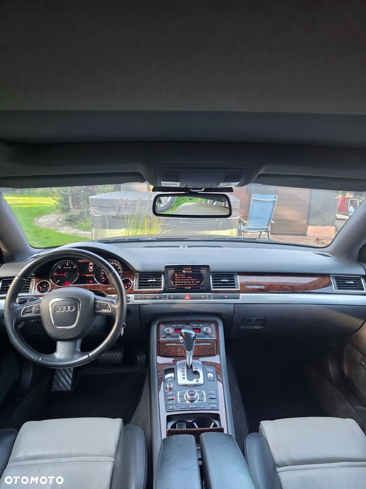 Audi A8 2010 photo 3