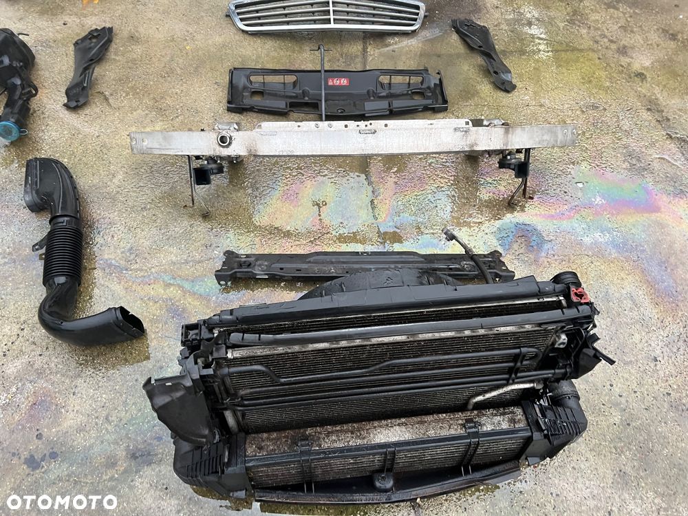 Mercedes w204 przód kompletny maska grill gril lampy lusterko c775 błotnik przedni prawy lewy przód zbiorniczek spryskiwaczy zderzak przedni pdc klapa bagażnika zderzak tył tylni lampa tył tylnią pas przedni kompletny z chłodnicami belka w204 c klasa próg zamek drzwi - 11