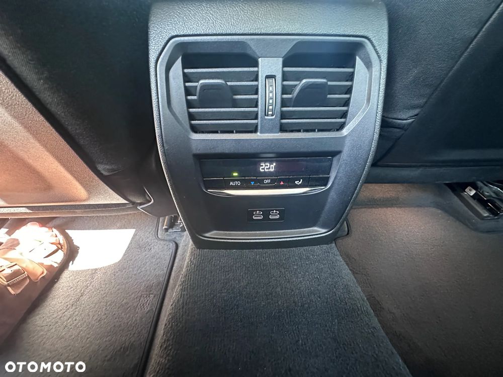 BMW Seria 3 320d xDrive mHEV - 10
