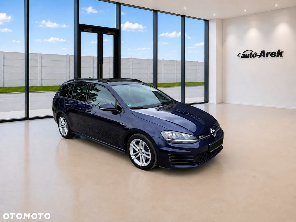 Volkswagen Golf - 1