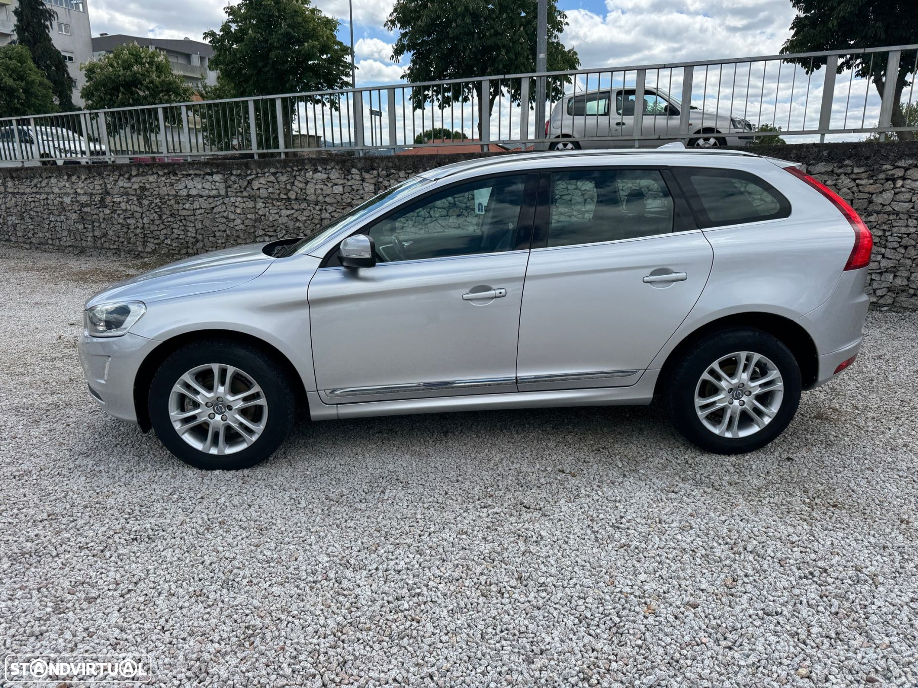 Volvo XC 60 2.0 D3 Momentum Geartronic - 5