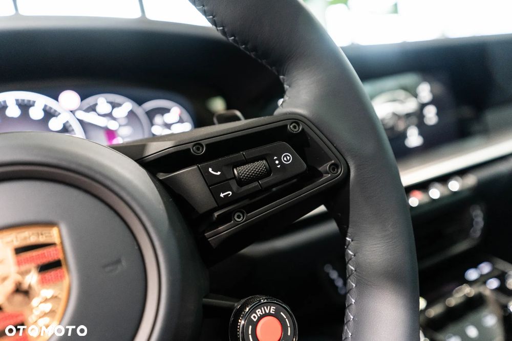 Porsche 911 Carrera 4S - 18