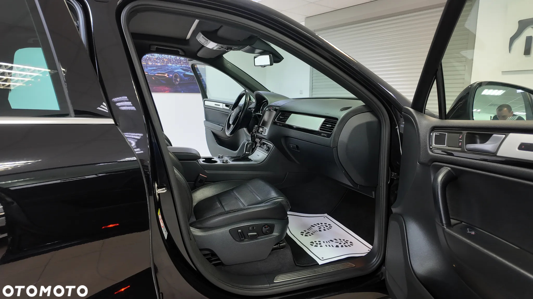 Volkswagen Touareg 3.0 Hybrid Automatik - 35