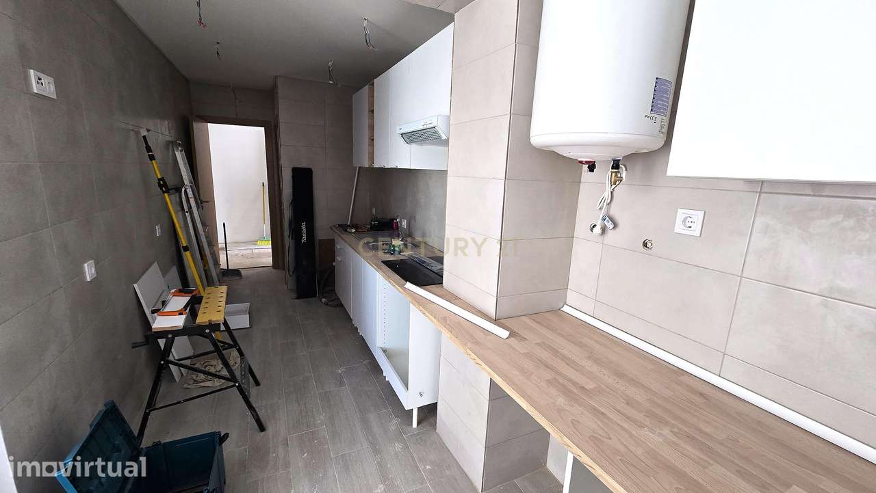 Apartamento T3 Totalmente Remodelado para Arrendamento | Bairro do Lic - Grande imagem: 4/25