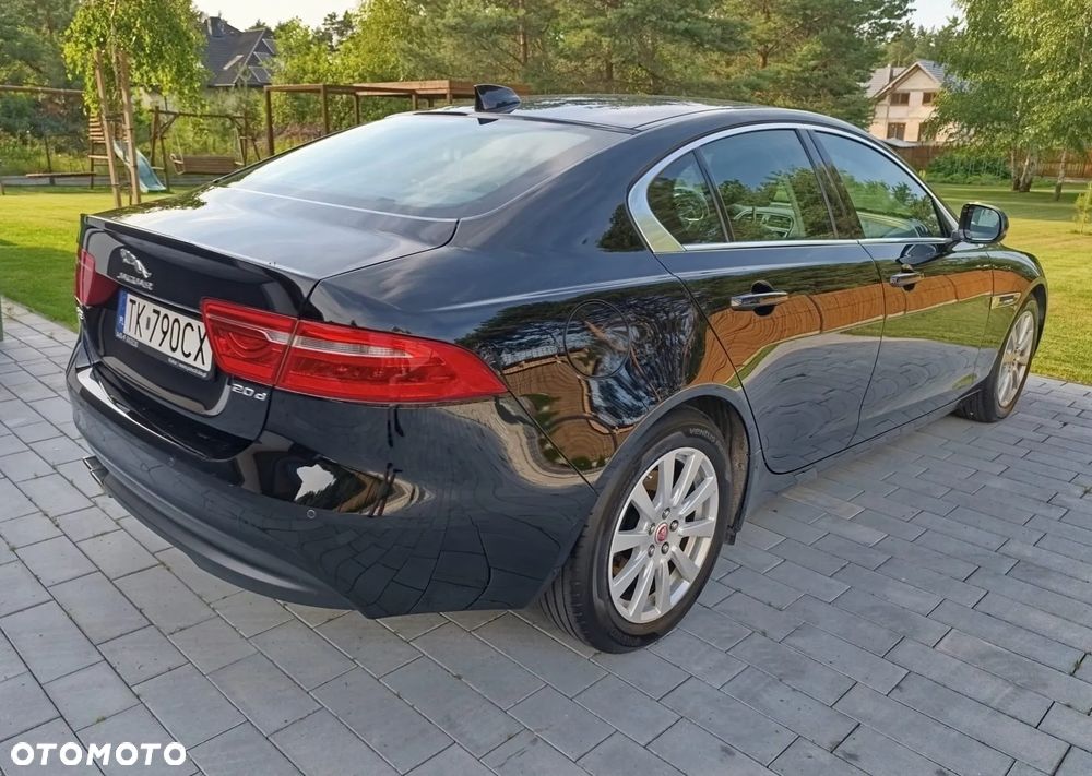 Jaguar XE 2.0 D Prestige - 6