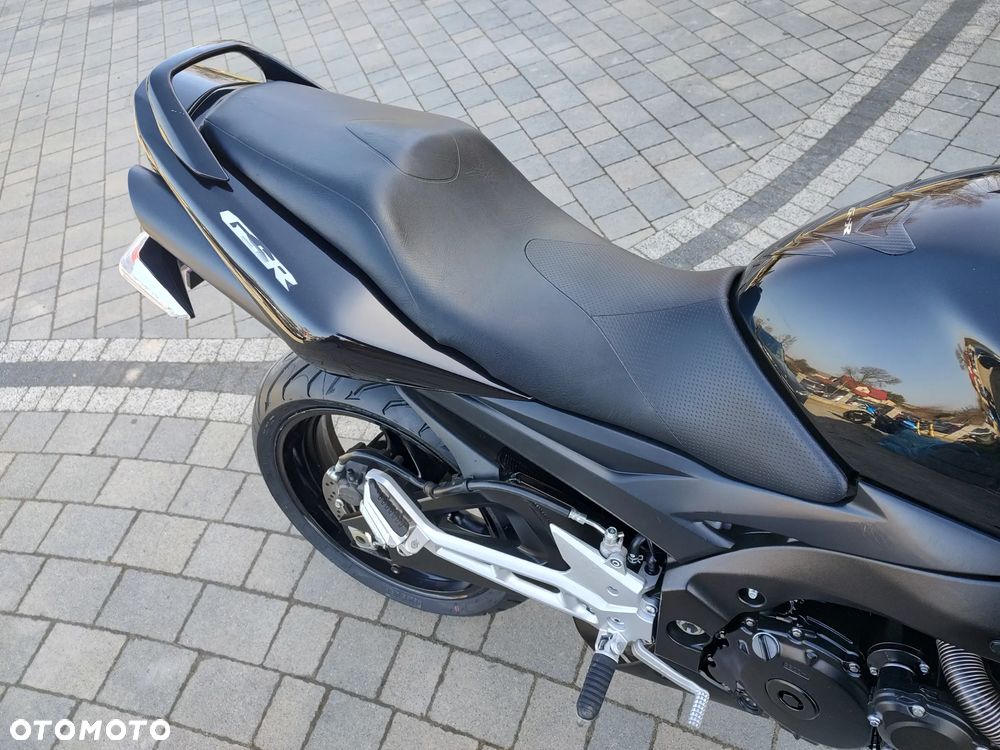 Suzuki GSR - 9