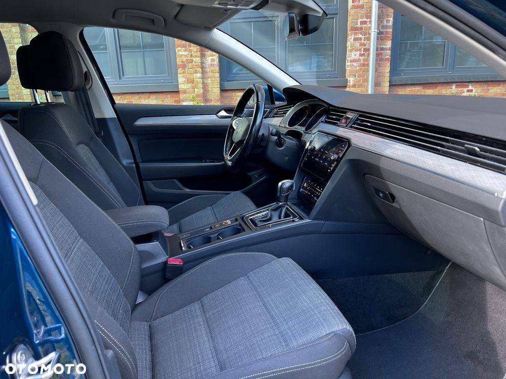 Volkswagen Passat - 27
