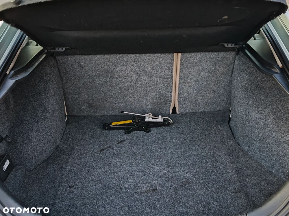 Ford Mondeo 2.0 Ambiente - 17