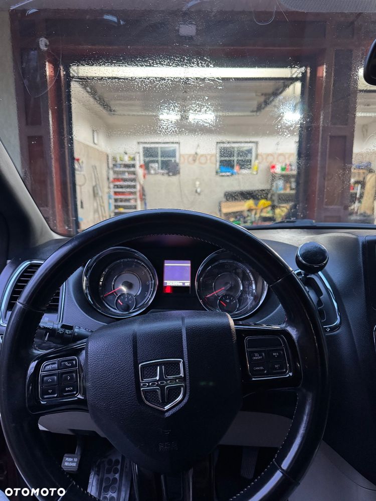 Dodge Grand Caravan - 12