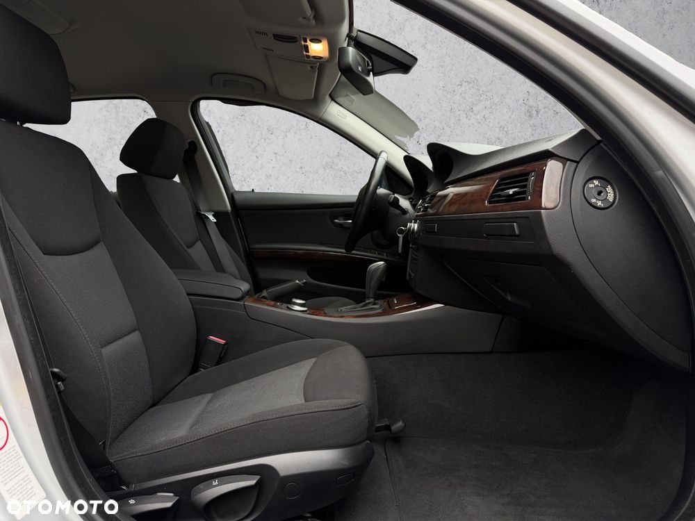 BMW Seria 3 320i Edition Exclusive - 14