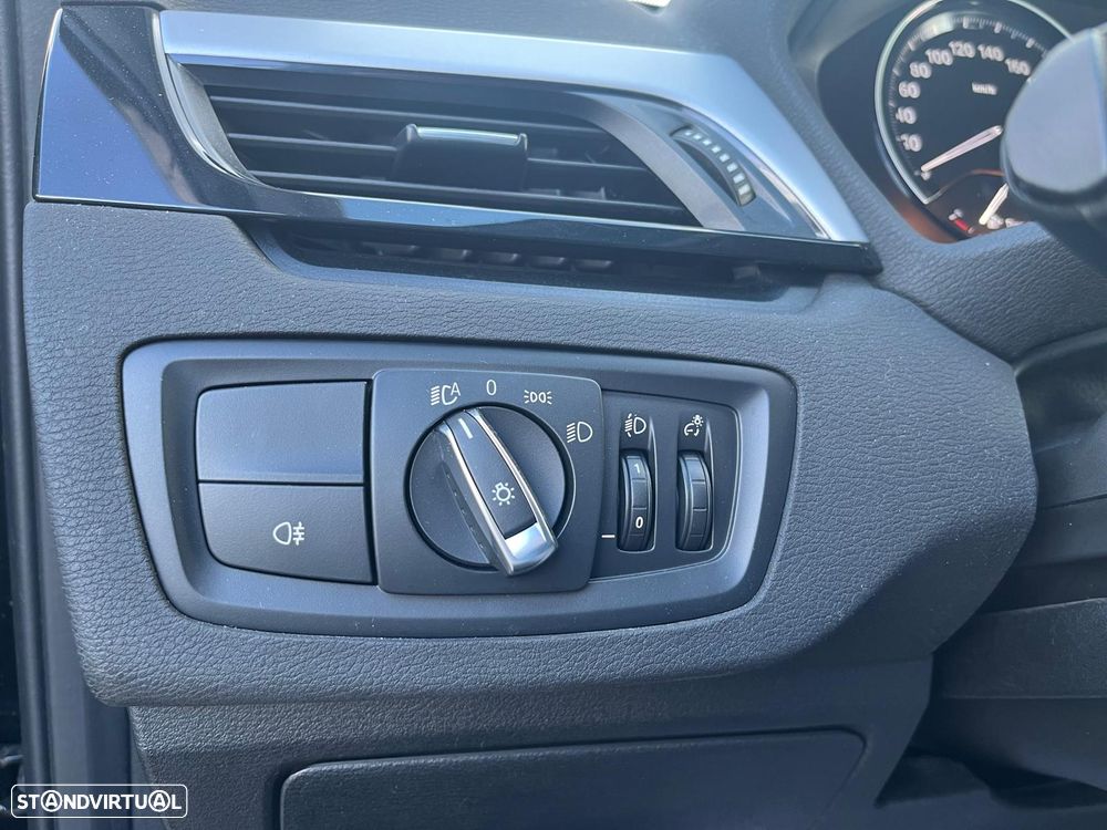 BMW X1 16 d sDrive Auto Line Sport - 40