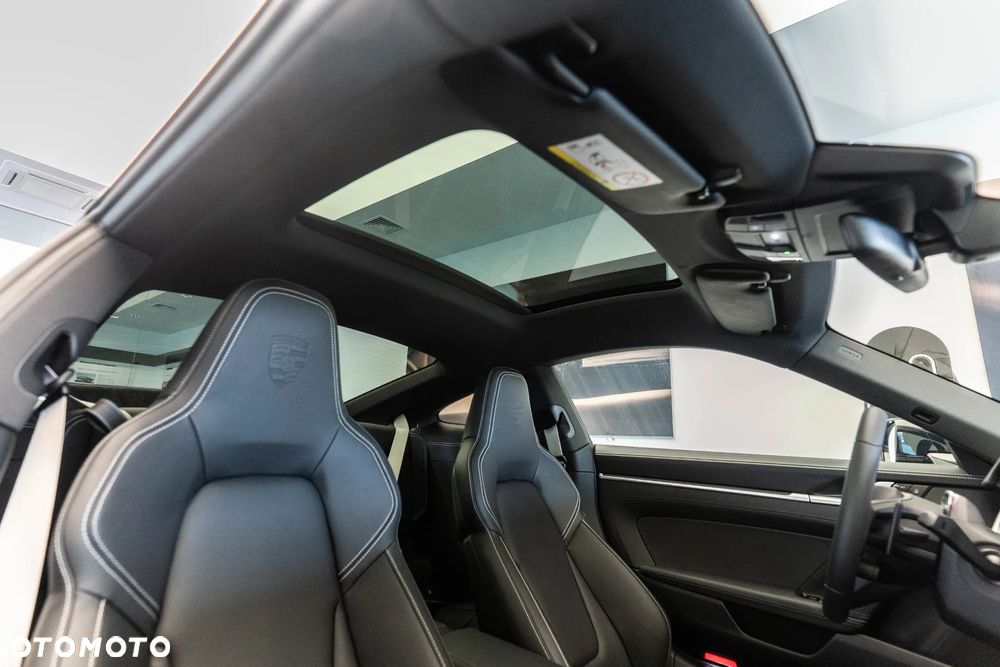 Porsche 911 Carrera 4S - 33