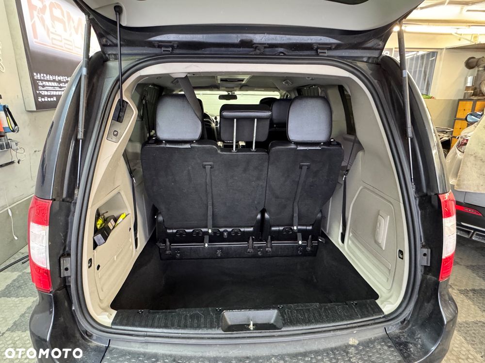 Chrysler Town & Country 3.6 Limited - 25