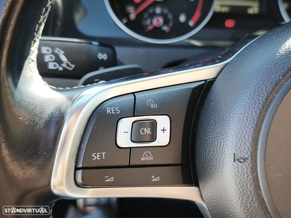 VW Golf 2.0 TDI GTD DSG - 35