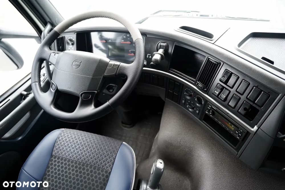 Volvo FM 380 / SOLÓWKA / 6X2 / DO PRZEWOZU ŻYWCA / DROBIU / WINDA 2 000 KG / EURO 5 - 29