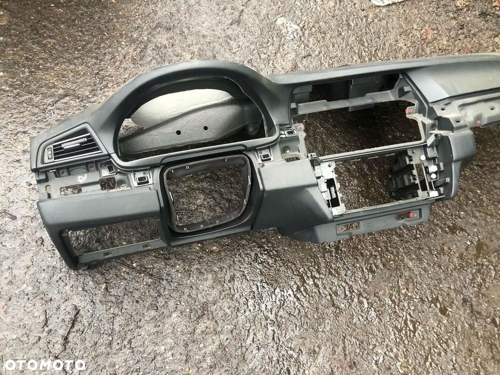 BMW 5 F10 F11 DESKA KONSOLA CZARNA IGŁA - 2