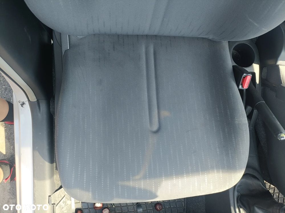 TOYOTA YARIS II 05-11 LIFT 2009 r. 5D HB fotel kierowcy i pasażera + kanapa tylna * - 5