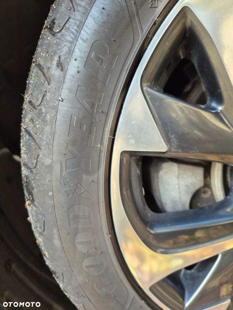 Toyota Auris 1.8 HSD Luna - 39