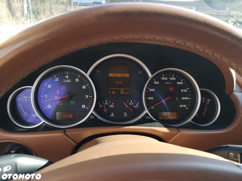 Porsche Cayenne - 26