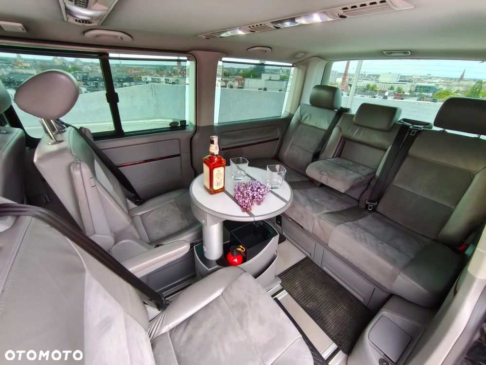 Volkswagen Multivan - 21