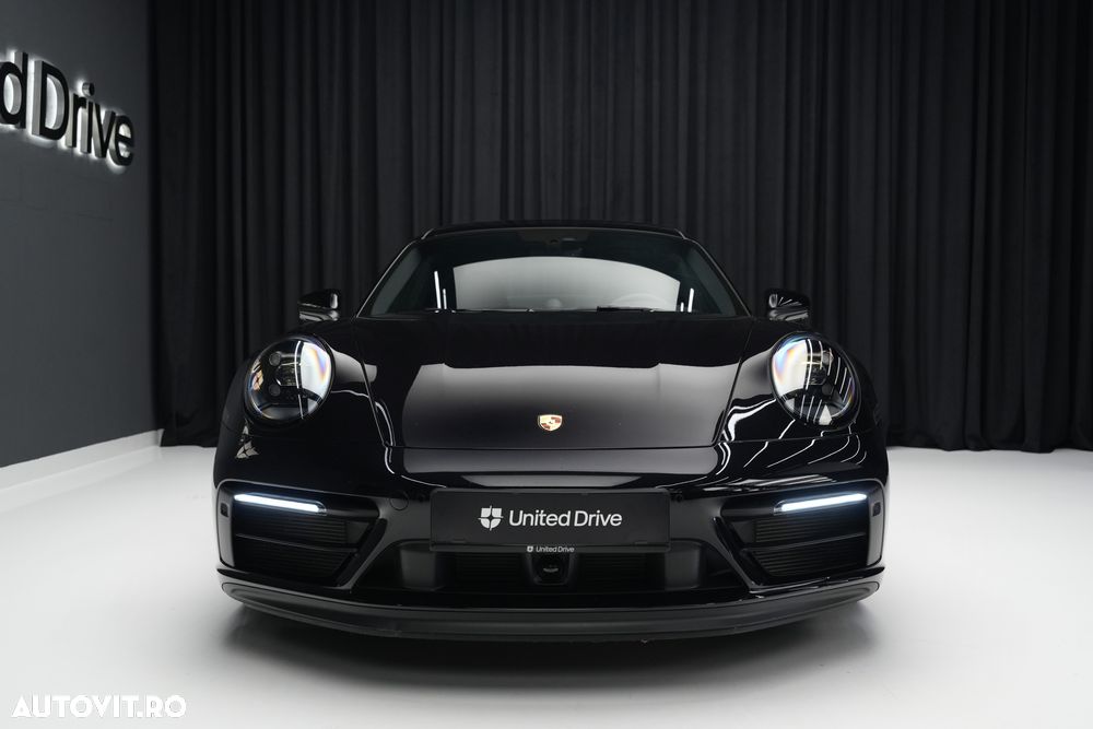 Porsche 911 Carrera 4 GTS PDK - 2