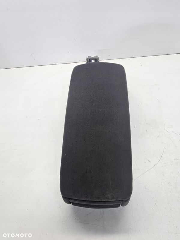 PODŁOKIETNIK PRZÓD AUDI A6 C5 4B0864207C MATERIAŁ - 1