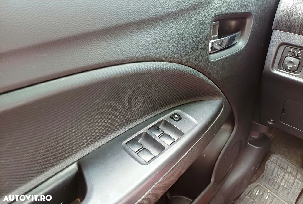 Mitsubishi Space Star - 9