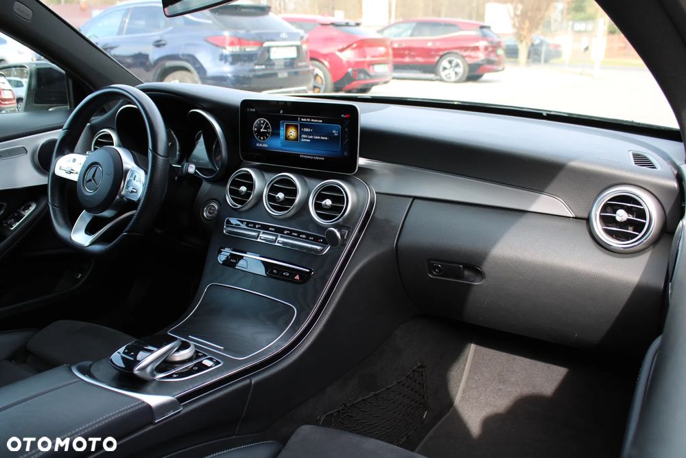 Mercedes-Benz Klasa C 200 9G-TRONIC AMG Line - 21
