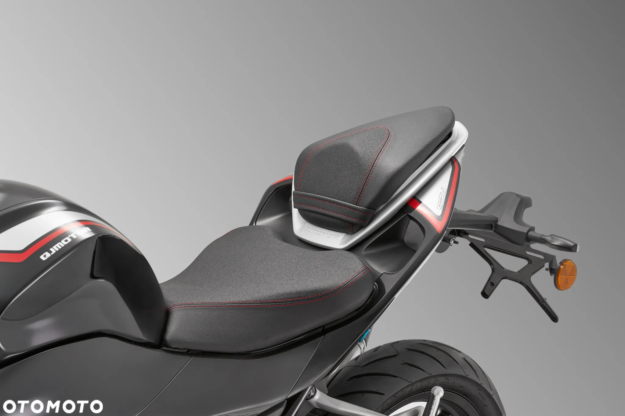 QJMOTOR SRK 125R - 7