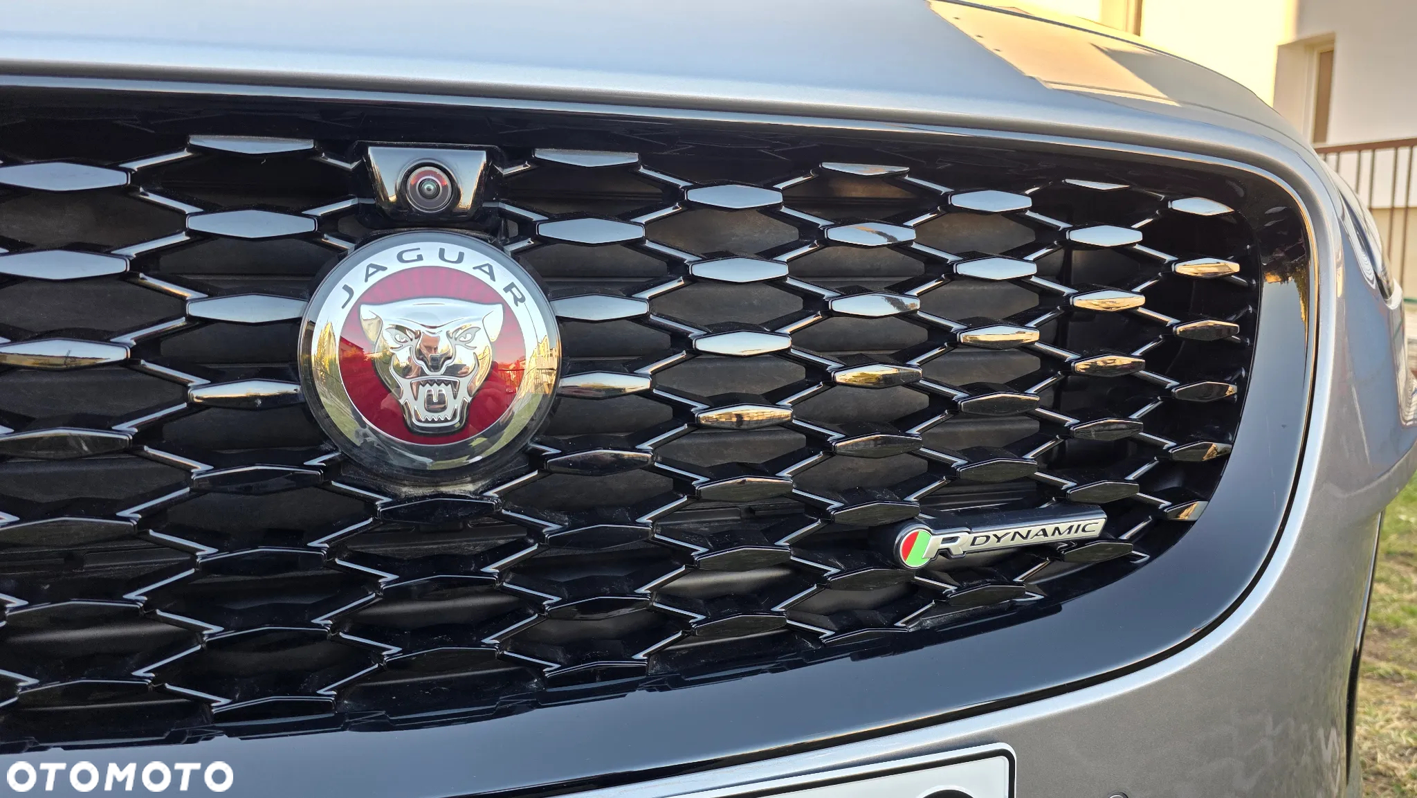 Jaguar E-Pace P250 AWD R-Dynamic Black - 8