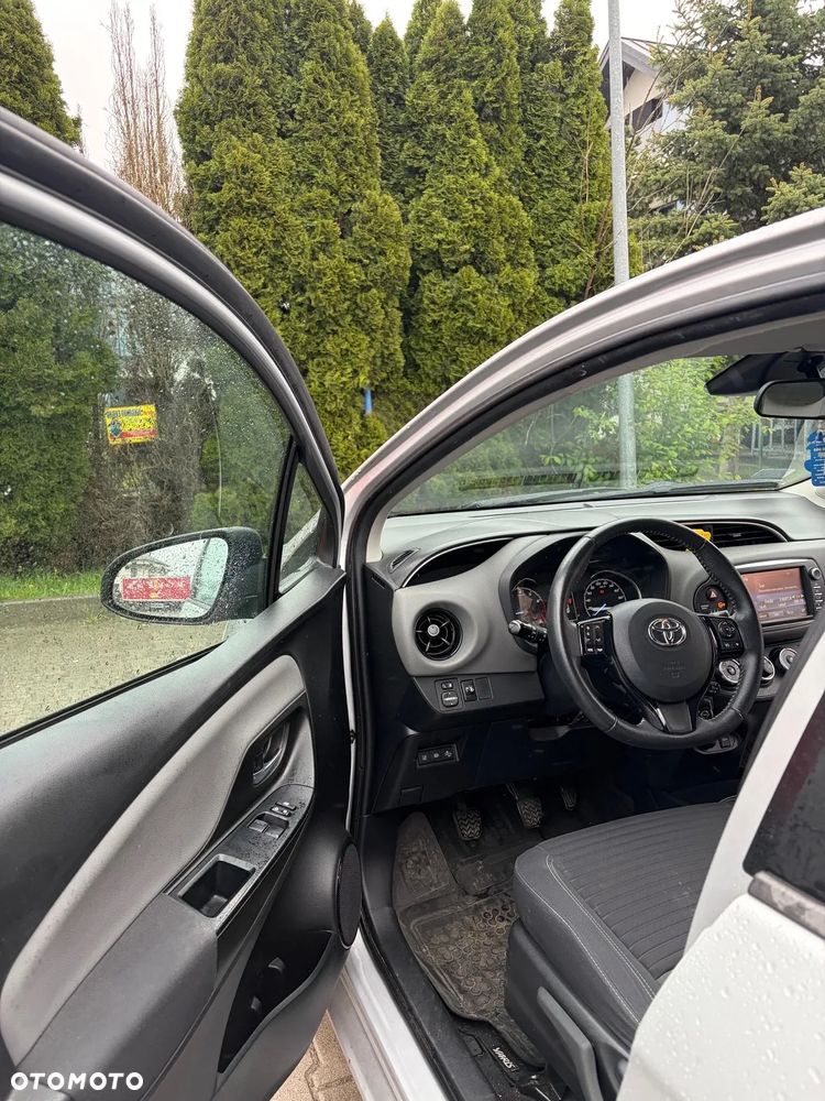 Toyota Yaris - 10