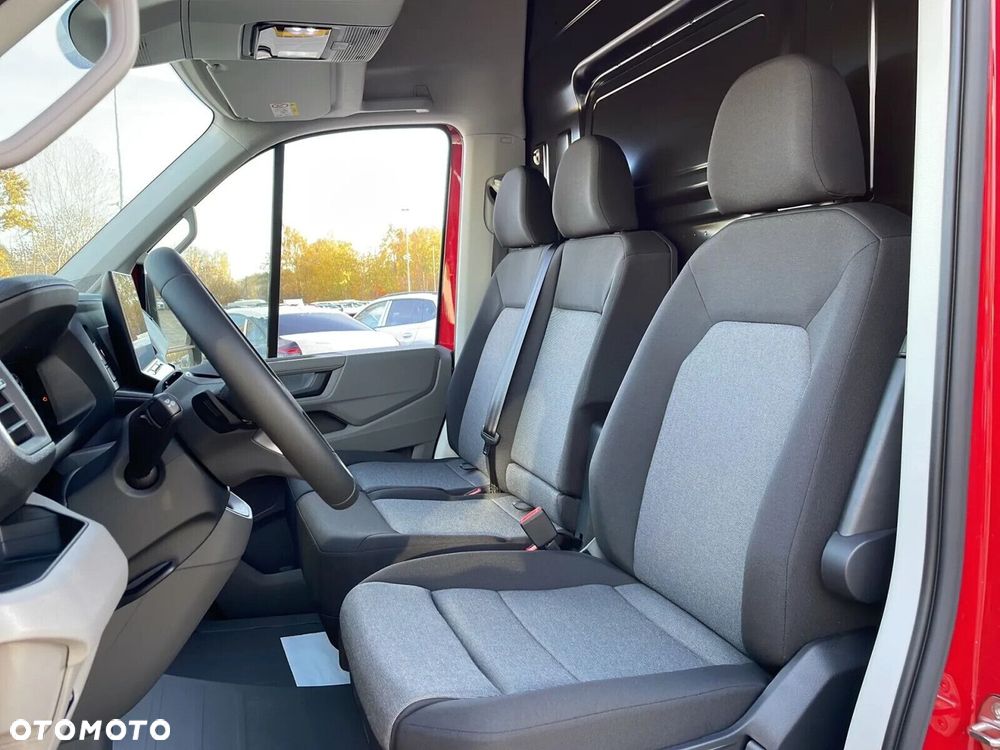 Volkswagen Crafter 35 Furgon z wysokim dachem silnik: 2,0 l EU6 177 KM automatyczna r. o.: 3640 mm - 11