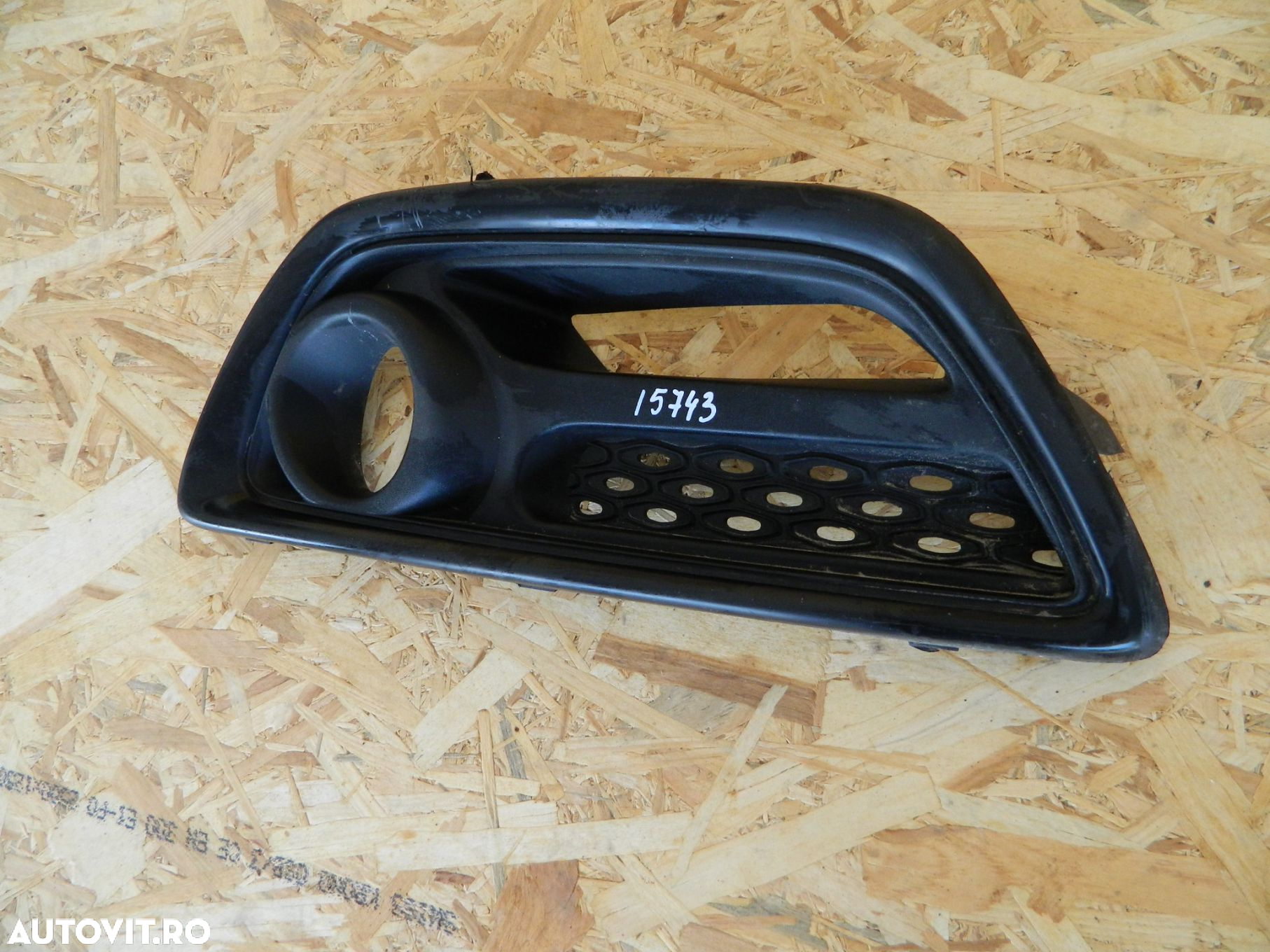 Grila proiector partea stanga, Renault Captur, 2012, 2013, 2014, 2015, 2016, 620752406R. - 6