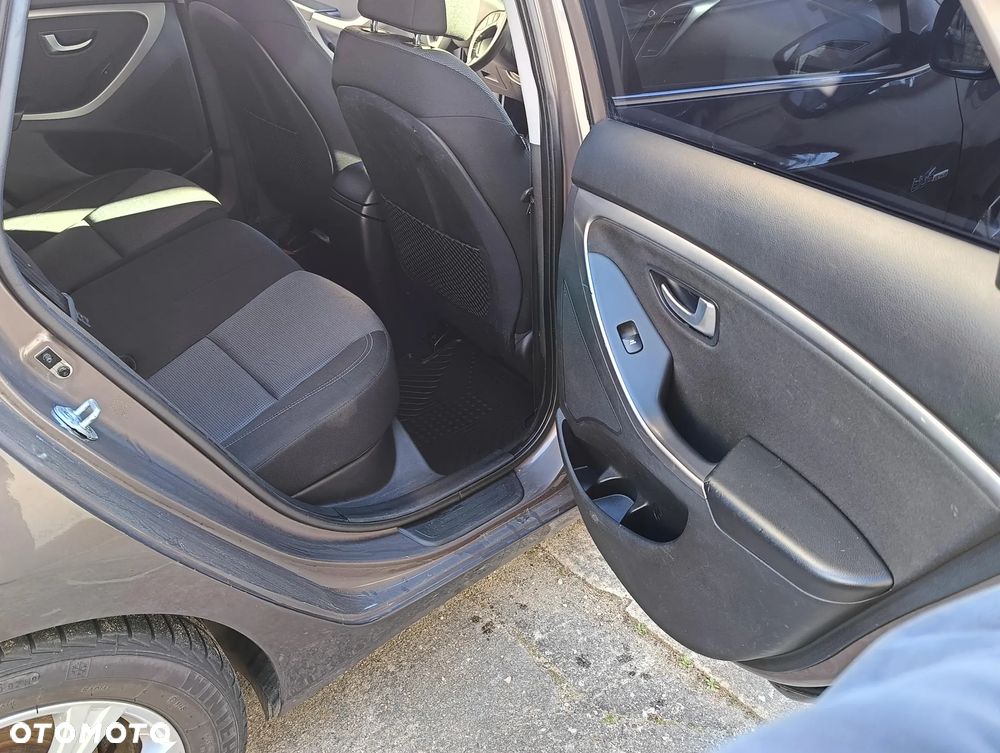 Hyundai i30 blue Kombi 1.6 GDi Style - 26