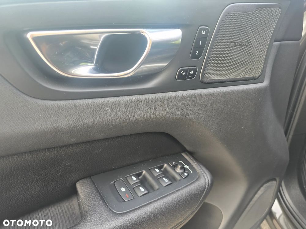 Volvo XC 60 B5 B AWD Inscription - 38