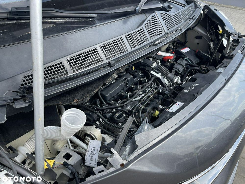 Peugeot Traveller - 15