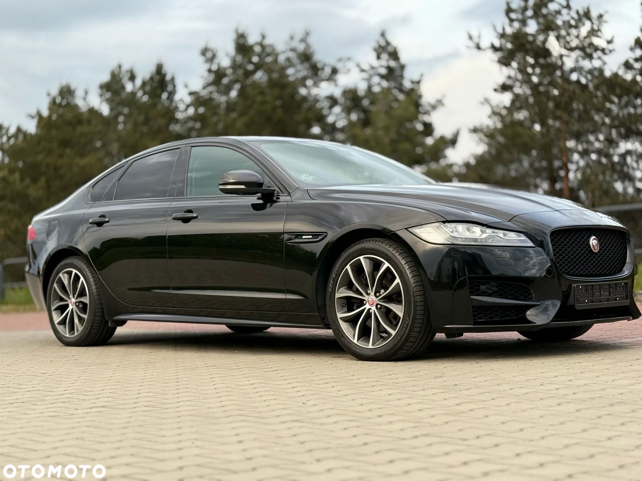 Jaguar XF 2.0 i4D R-Sport - 9