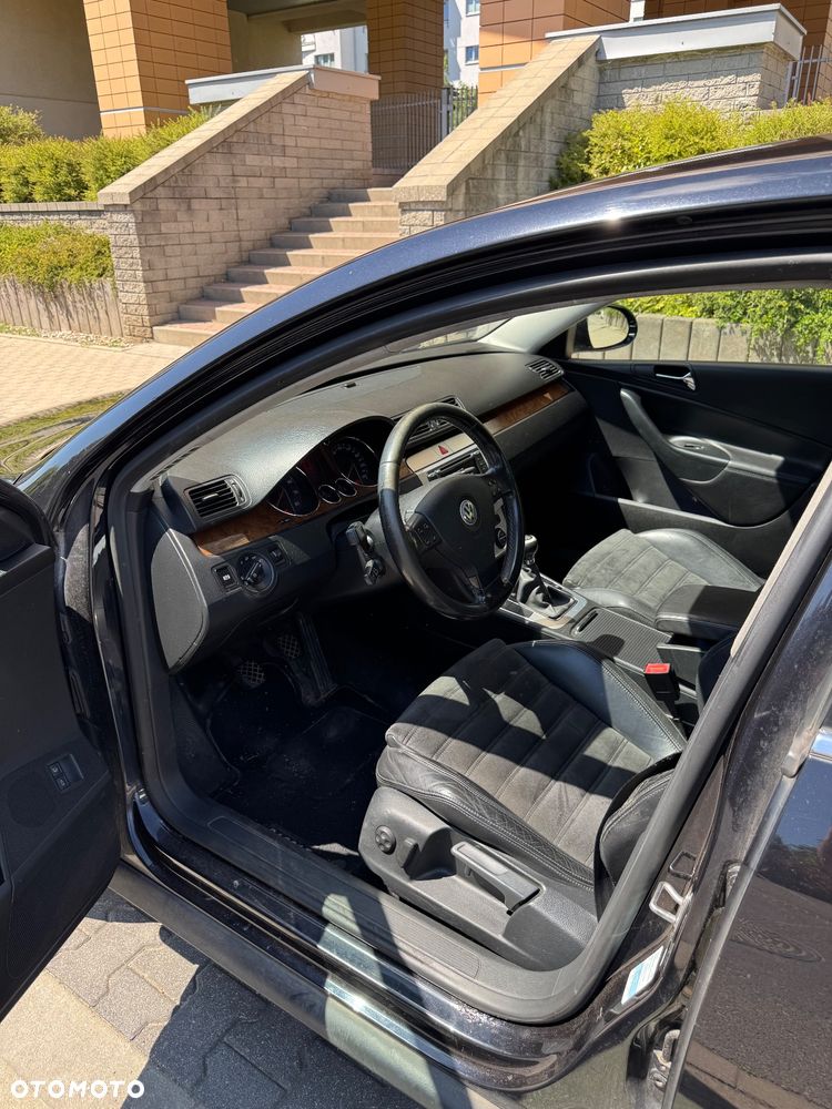 Volkswagen Passat 2.0 FSI Highline - 9