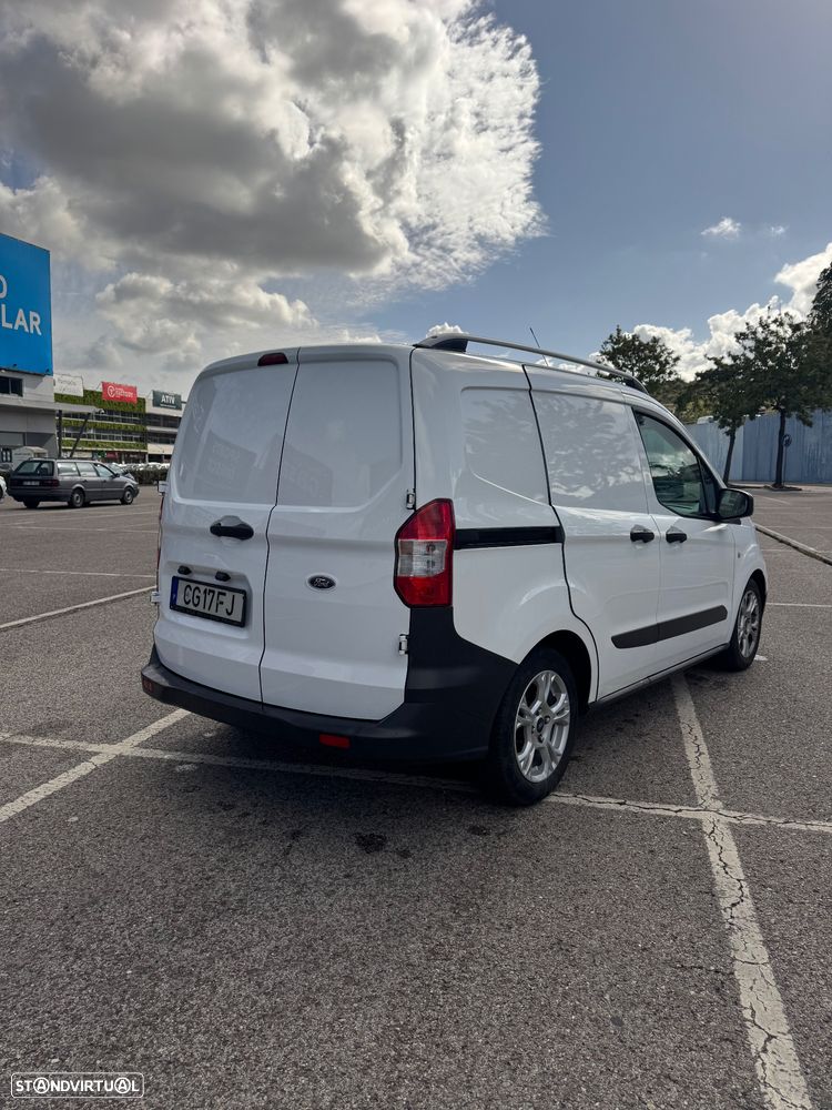 Ford Transit Courier - 4