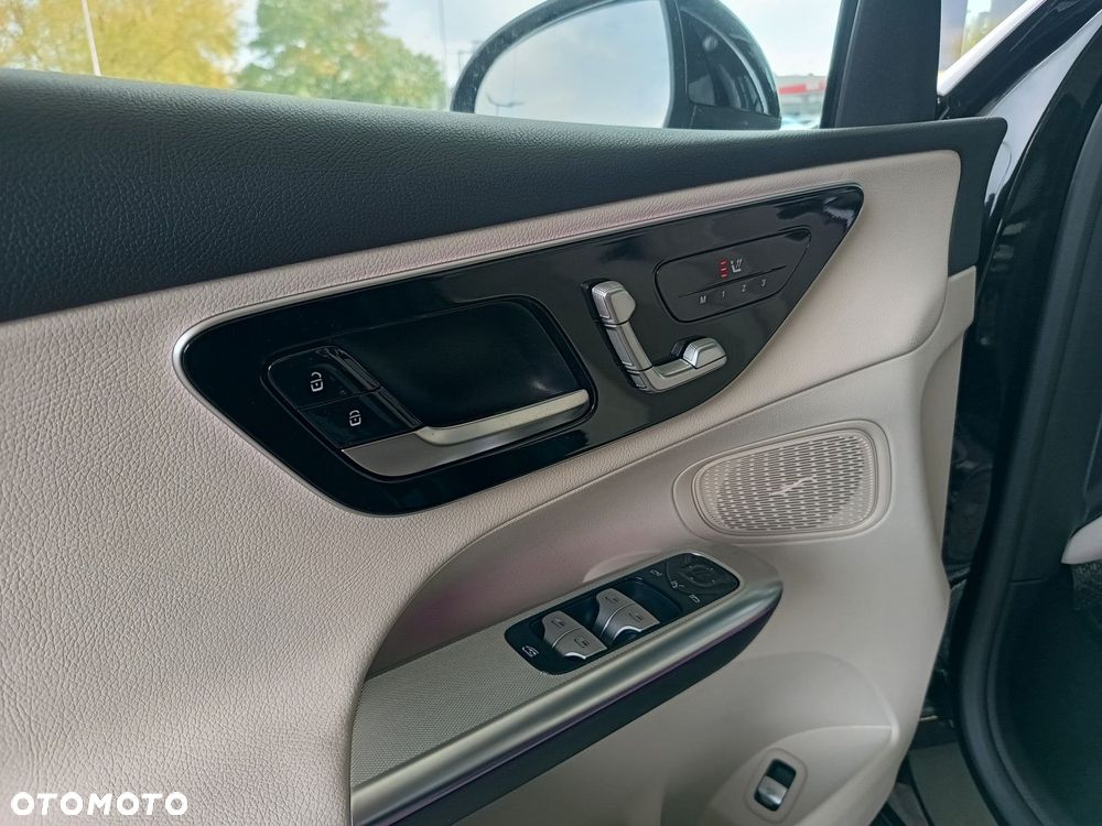 Mercedes-Benz GLC - 25