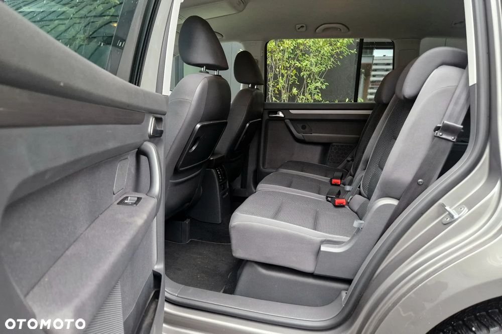 Volkswagen Touran - 11
