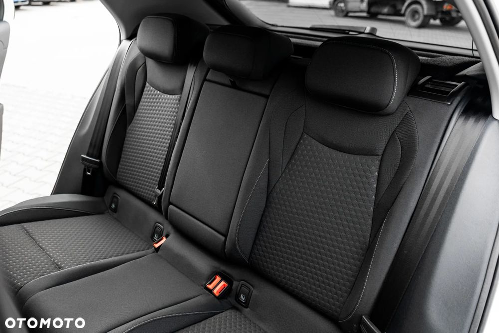 Volkswagen T-Roc 1.5 eTSI Life DSG - 26