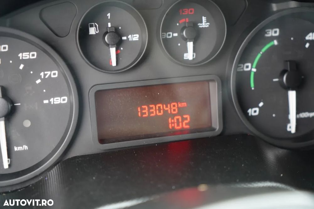 Iveco DAILY 35-130 / BASCULATOR / CU TRACȚIE DUBLA / DOUĂ TRANSPORTURI / MANUAL / 7 LOCURI / - 39