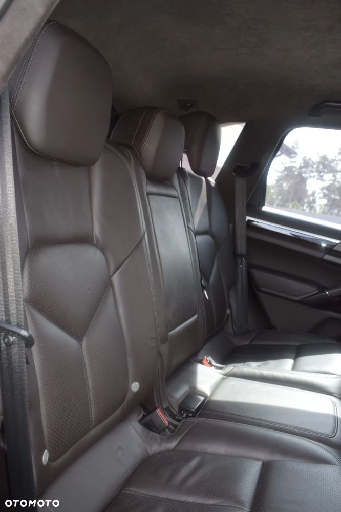 Porsche Cayenne Turbo Tiptronic S - 12