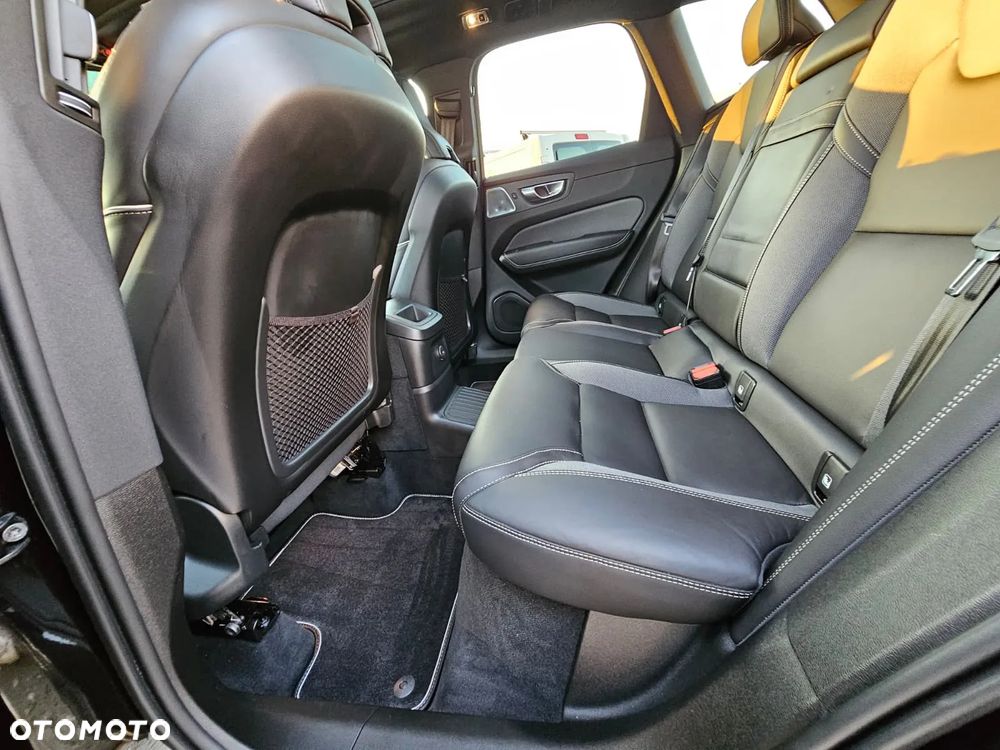 Volvo XC 60 T6 Plug-In Hybrid AWD R-Design - 30