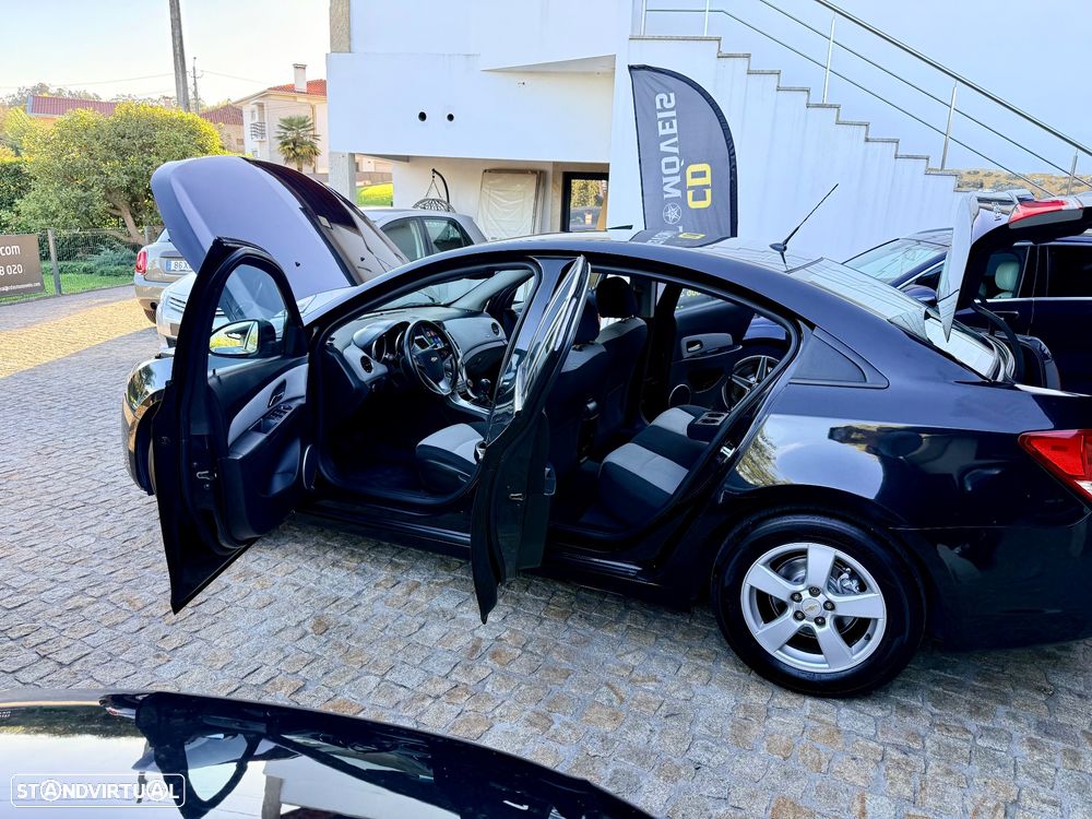 Chevrolet Cruze 1.6 LS - 37