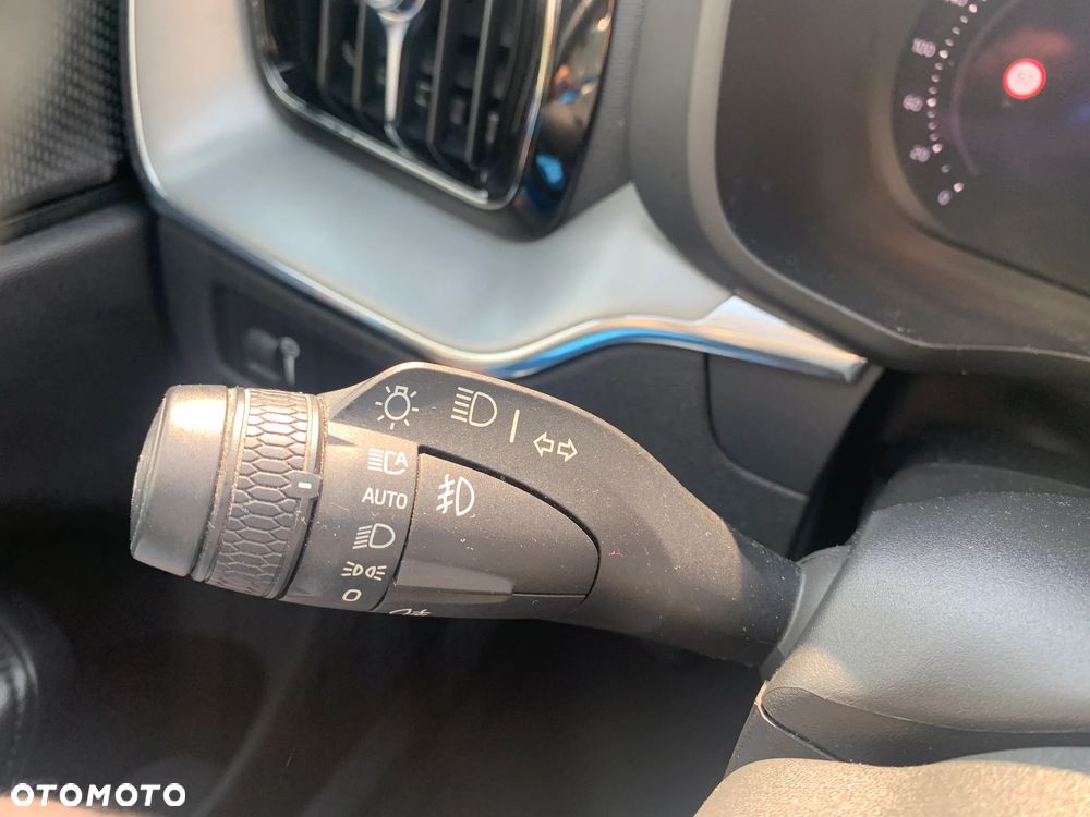 Volvo XC 60 B4 D AWD Momentum Pro - 29