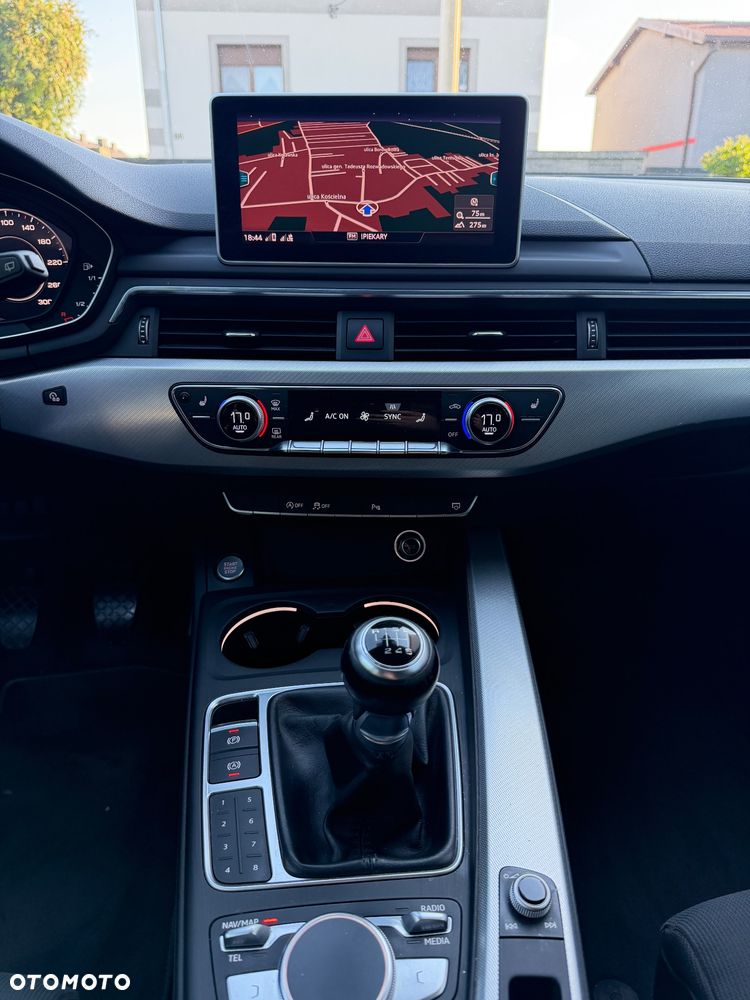 Audi A4 Avant 2.0 TDI - 10