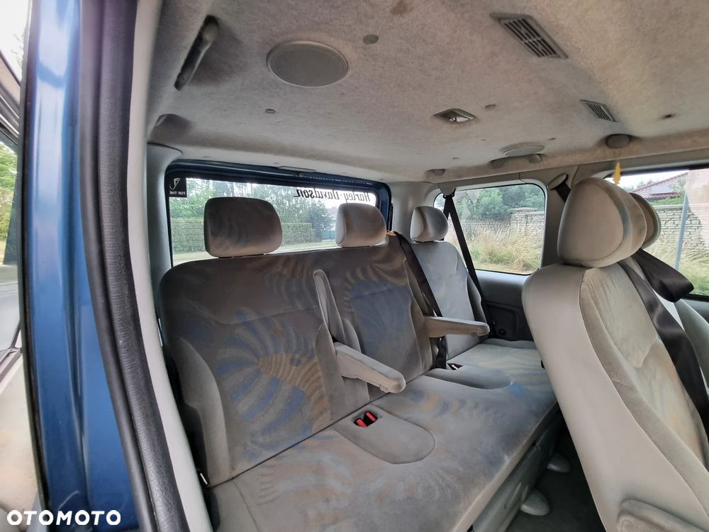 Renault Trafic Passenger - 23