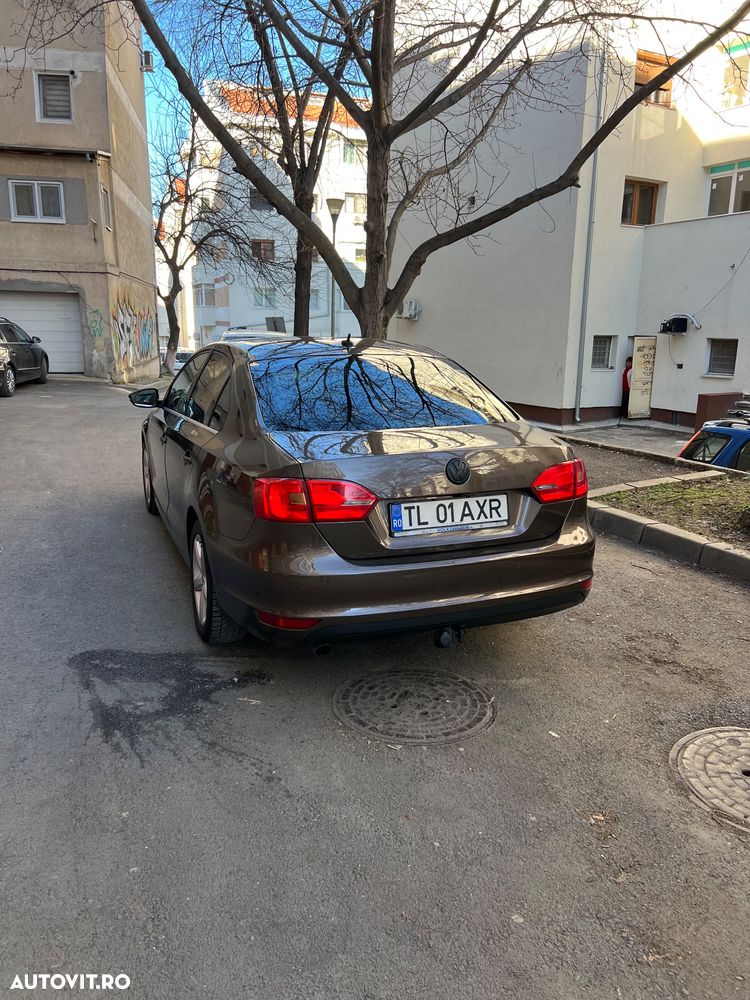 Volkswagen Jetta 1.6 TDI DPF Highline DSG - 11